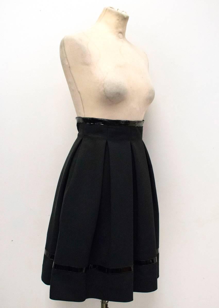 Tamara Mellon Black Patent Leather Trim Pleated Skirt In Excellent Condition For Sale In London, GB