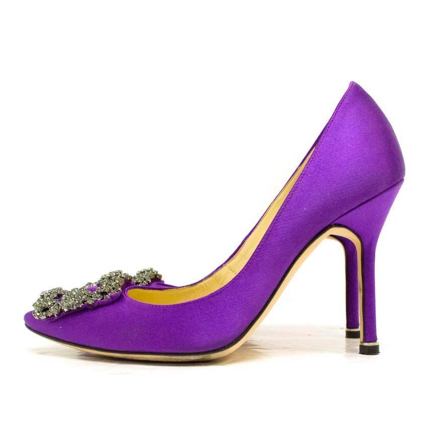 Manolo Blahnik Hangisi 105 heeled satin pumps in purple with the classic crystal embellishment at the toe. 

The shoes have been very well kept and the only defect is the minor wear to the soles. Condition: 9.5/10

The seller is a UK size 2