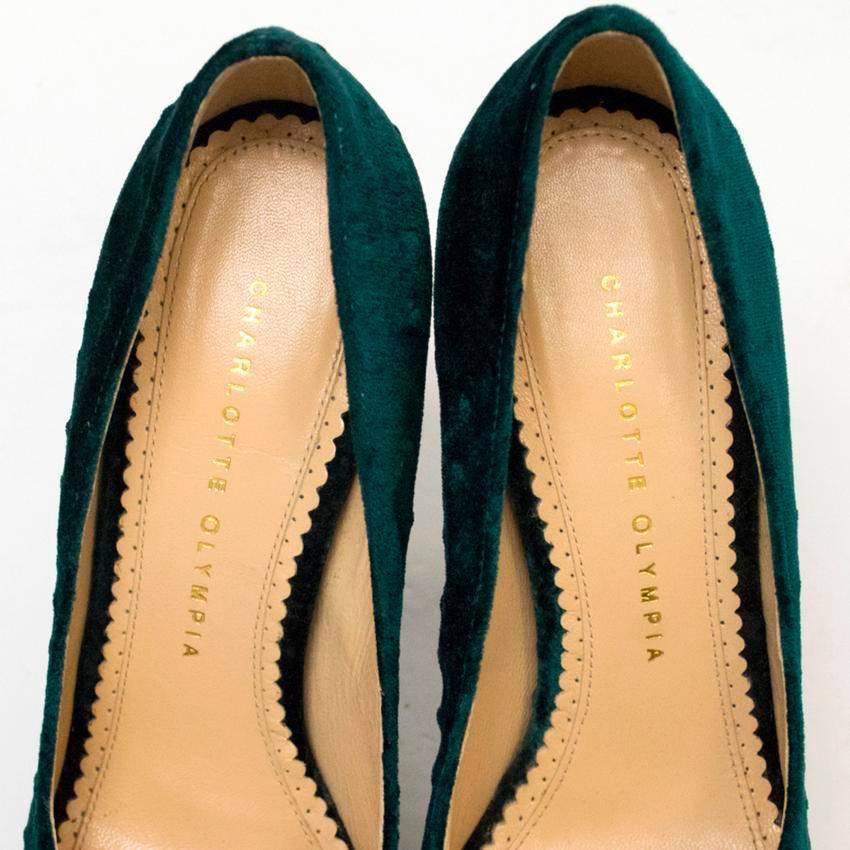 Charlotte Olympia 'The Dolly' Green Velvet Platform Heels In Good Condition For Sale In London, GB