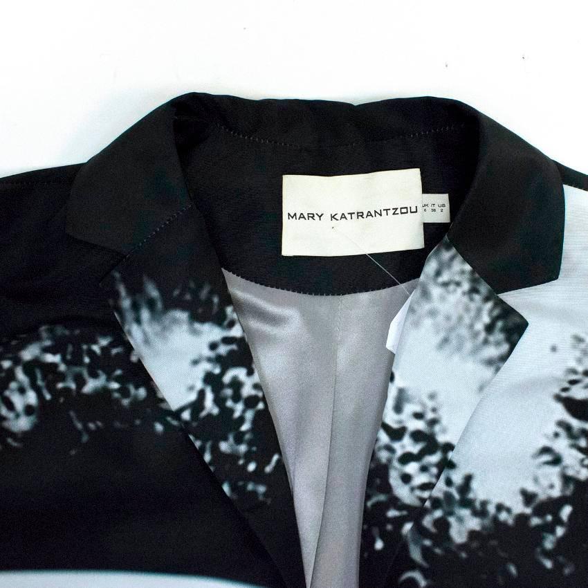 Mary Katrantzou Black, White, and Grey Printed Coat For Sale 4