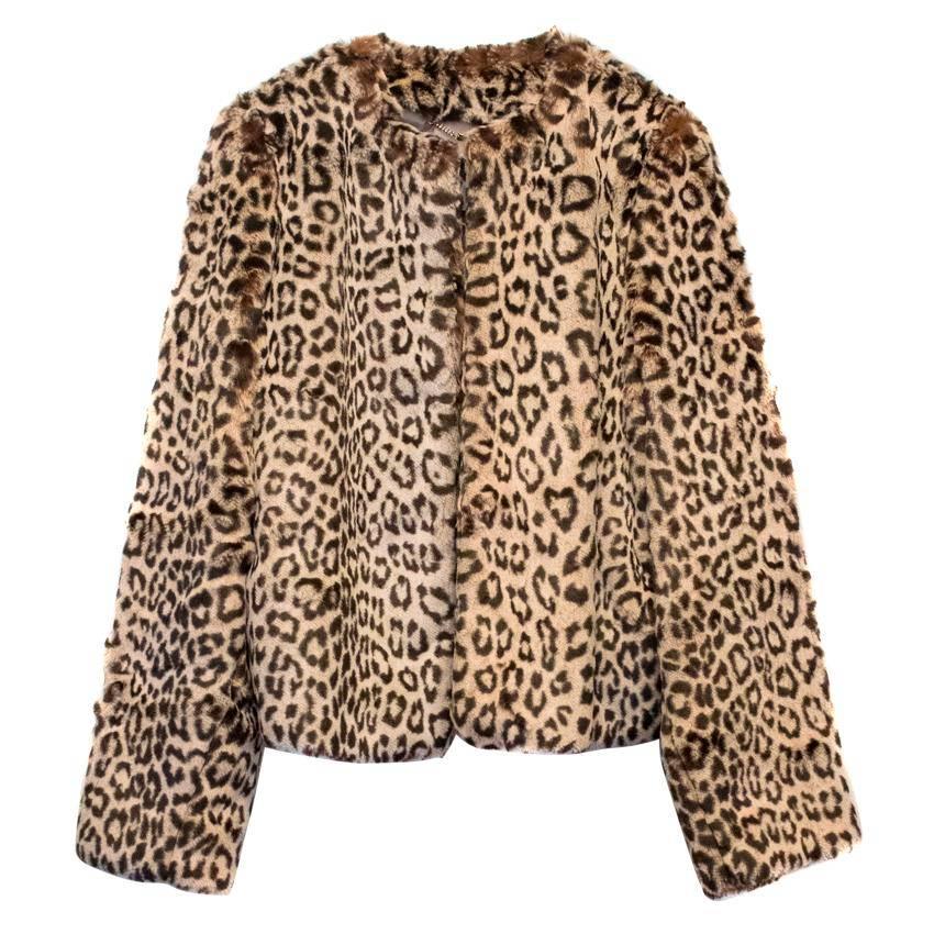 New Blumarine leopard print faux fur long-sleeved jacket. The inside features a beige nylon lining. Clips line the front inseam to close the jacket. 

Condition: 10/10
Approx measurements: 
Shoulder Width: 39.5cm 
Shoulder Length: 
63cm