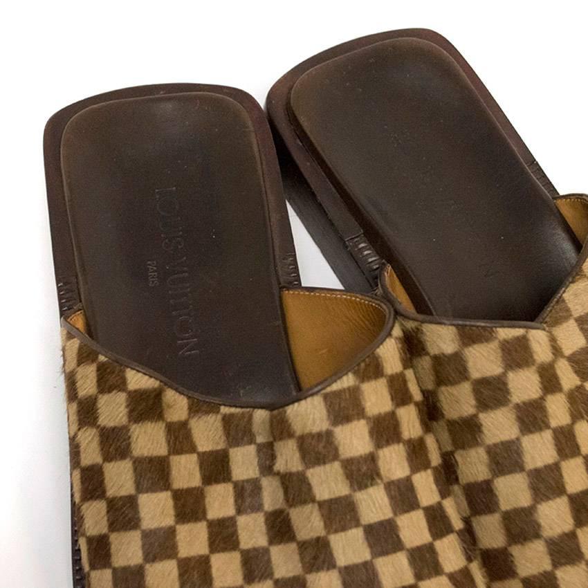 Pony hair mule sandals. Features a strap embossed with Louis Vuitton's iconic Damier pattern.

Minor marks on the leather and scuffs to the soles but in overall very good condition. 8.5/10

Size UK: 8
Size EU: 42
Size US: 9

Measurements approx