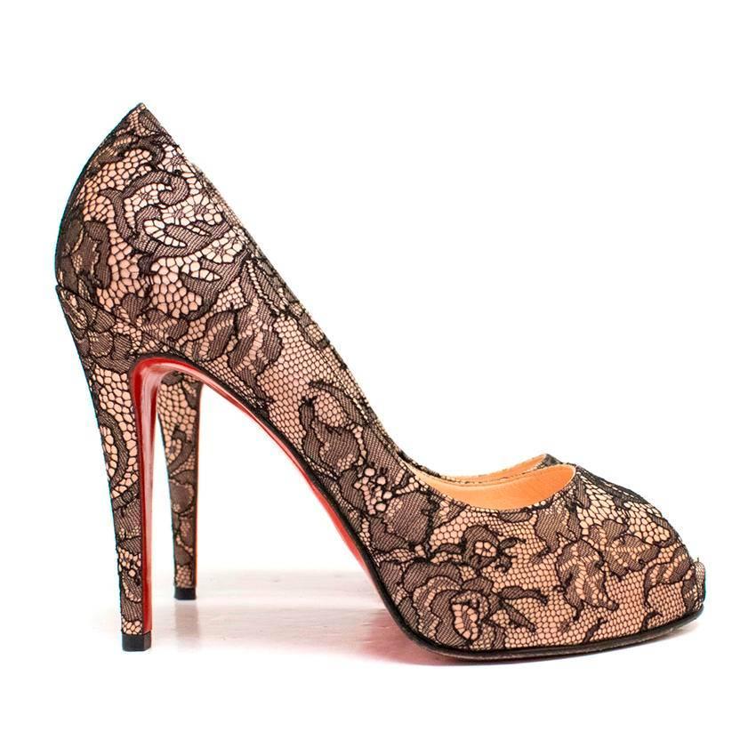 Christian Louboutin high-heeled peep-toe nude satin pumps with a black lace overlay and a small platform.
 
Fully lined with nude leather and feature a classic red sole. 

Condition: 9.5/10 There are signs of wear on the soles and some minor marks