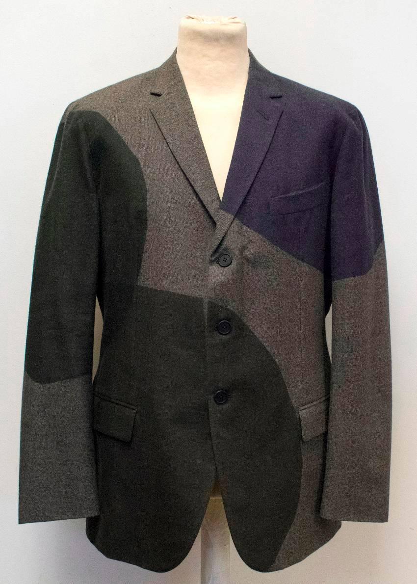 Bottega Veneta two piece suit.
The blazer has a notch lapel, unbuttoned cuffs and no vents at the back. There are three buttons down the middle, three exterior and one interior pocket. The suit is fully lined. 
The trousers feature a single,