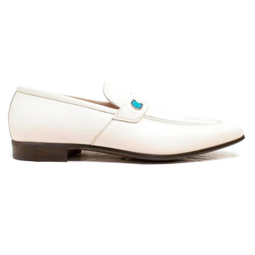 Salvatore Ferragamo white leather loafers with logo on buckle and dark brown sole

Slight storage marks on shoe and sole but only noticeable upon close inspection, but never worn, 9/10

Approximate measurements:
Length - 30.5cm
Width - 10cm

Fabric: