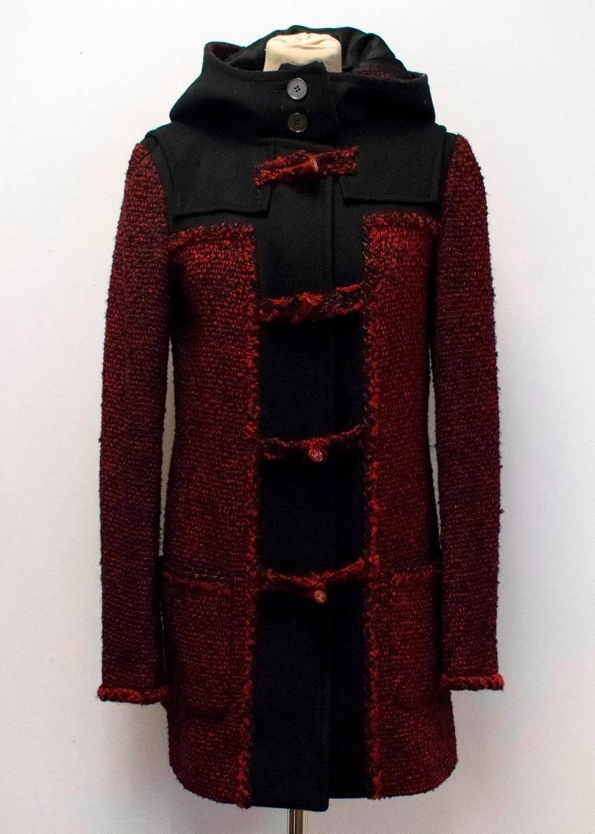 Chanel red and black tweed coat with a black wool hood, toggle buttons at the front, two pockets and two toggle buttons on each cuff.

Fully lined with silk. 

There is minor wear to the fabric.

Condition: 9.5/10 

Size: S
Size UK: 10
Size US:
