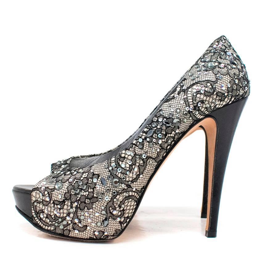 Gina heeled lace, open toe pumps on a platform. The shoes are embellished with small diamantes.

Condition: 9.5/10
Wear on the soles.

Size IT: 39
Size UK: 6
Size US: 9

Measurements Approx:

Heel - 13cm
Toe to heel - 19cm
Platform height -