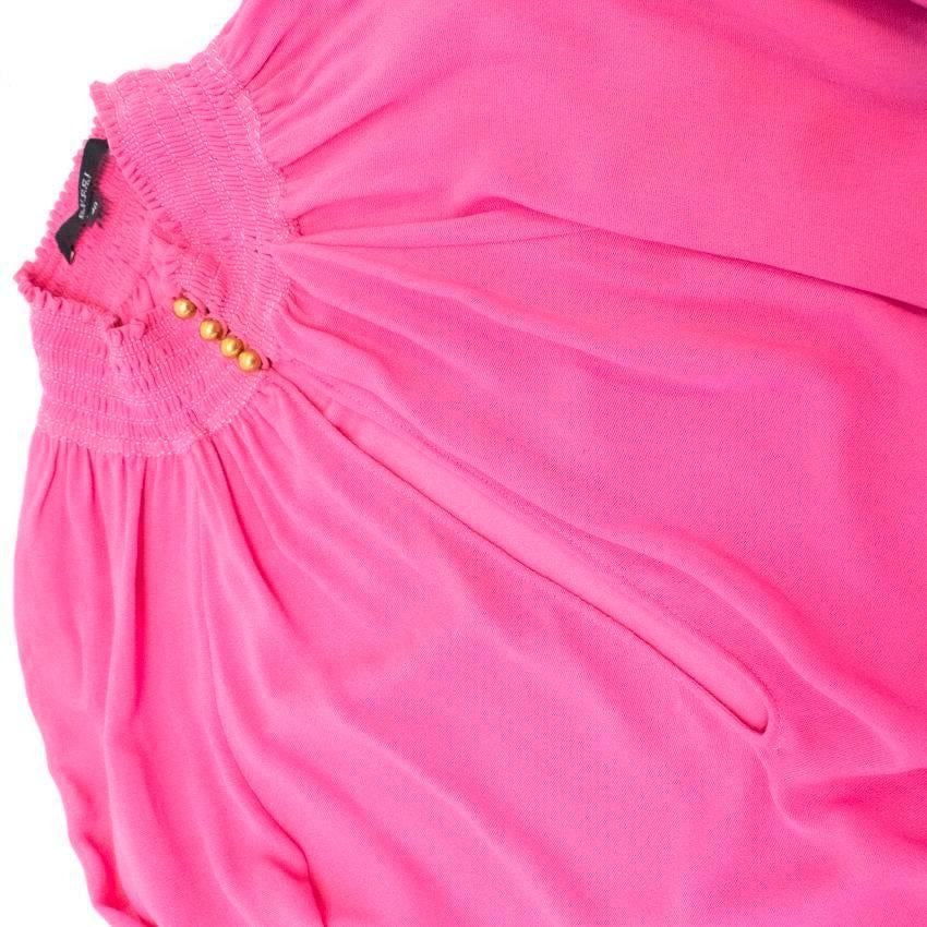 Gucci pink funnel neck long sleeved loose fit blouse with a ribbed collar and cuffs featuring gold toned buttons on the collar and a cut out detail. 

Condition:10/10 

Size: M
Size UK: 12
Size US: 8

Measurements Approx.

length: 73 cm
shoulders: