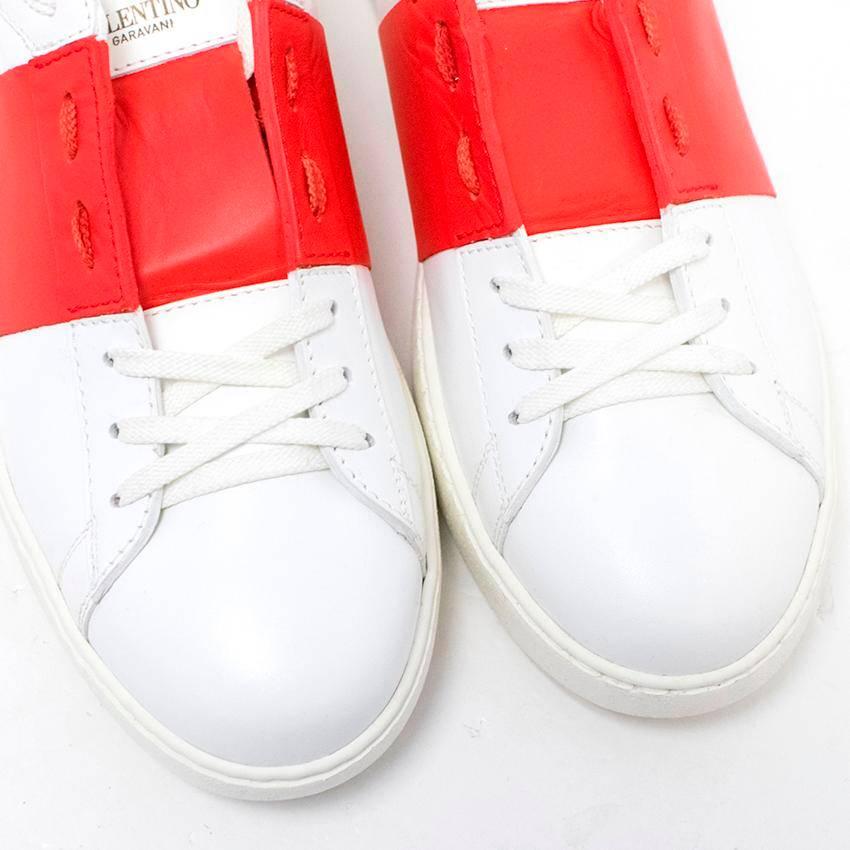 Valentino white leather rockstud trainers with a red band, rubber soles and white and red laces. Lined with leather.

Condition: 10/10 

Size IT: 44
Size UK: 10
Size US: 11

Measurements Approx.

length: 31 cm
width: 10.5 cm
