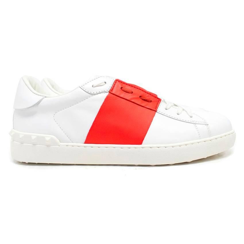 Valentino Men's White Rockstud Trainers with Red Band  In New Condition For Sale In London, GB