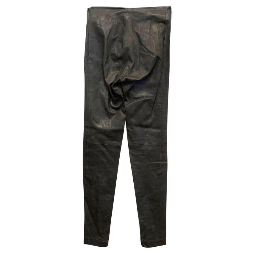 Balenciaga dark brown leather trousers, they are high waisted and feature zippers by the ankles.

Condition: 9.5/10

Size: S
Size UK: 10
Size US: 6

Measurements Approx:
Waist: 32.5 cm
Hips: 36.5 cm
Drop: 73 cm
Length: 97 cm