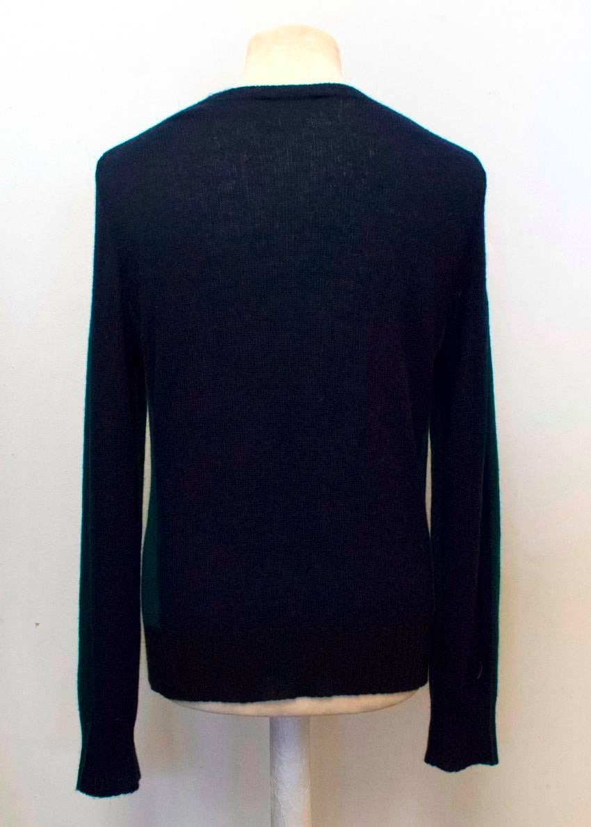Valentino men's cashmere blend bottle green and navy lightweight jumper with a crew neckline. 

There is no size label, however based on the seller's usual size and our measurements we estimate the size to be an M. 

The label has been removed,