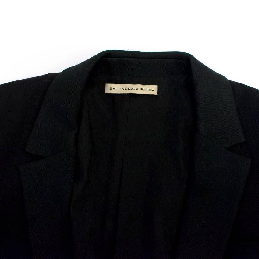 Balenciaga black blazer with two front pockets with black trims and a breast pockets.
Features two vents, slits on the cuffs and a notch lapel.
Fastens at the front with two pop out buttons. 

Condition: 9.5/10

Size: XS
Size UK: 8
Size US: 4
Size