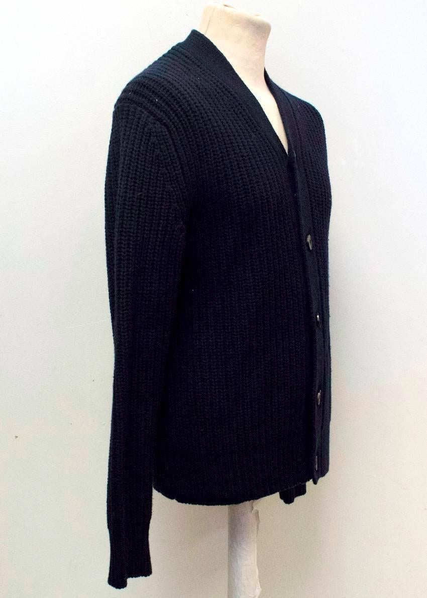 Acne men's navy cable knitted cardigan with a v-shaped neckline and tortoise shell buttons at the front. 

Condition:10/10 

Size: S

Measurements Approx.
 
length: 71 cm
shoulders: 48 cm
chest: 55 cm
sleeves: 70 cm
