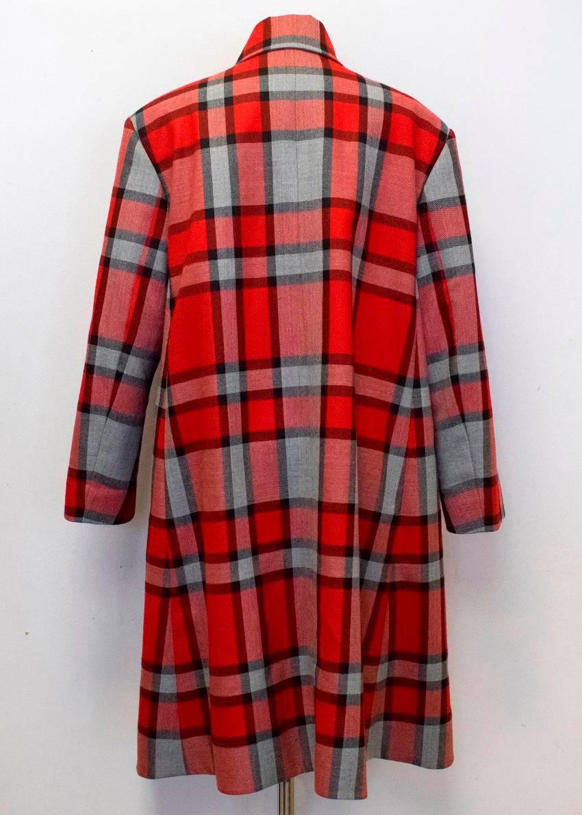 Vivienne Westwood red tartan wool lightweight coat. Features a classic collar and slightly padded shoulders. Fastens at the front with large monogrammed buttons. The coat is partially lined. 

Condition:10/10

Size: M
Size FR: 40
Size UK: 12
Size