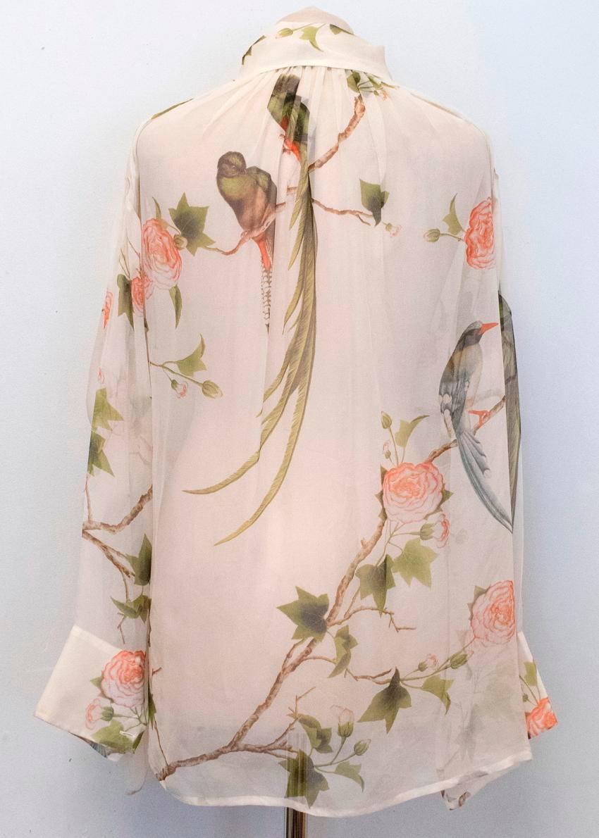Alexander McQueen cream sheer, long sleeved blouse with pink and green floral pattern. It also features a classic collar and ruffle detailing from the neck to the bust.

Condition: 9.5/10

Size: M
Size EU: 42
Size UK: 12
Size US: 8

Measurements