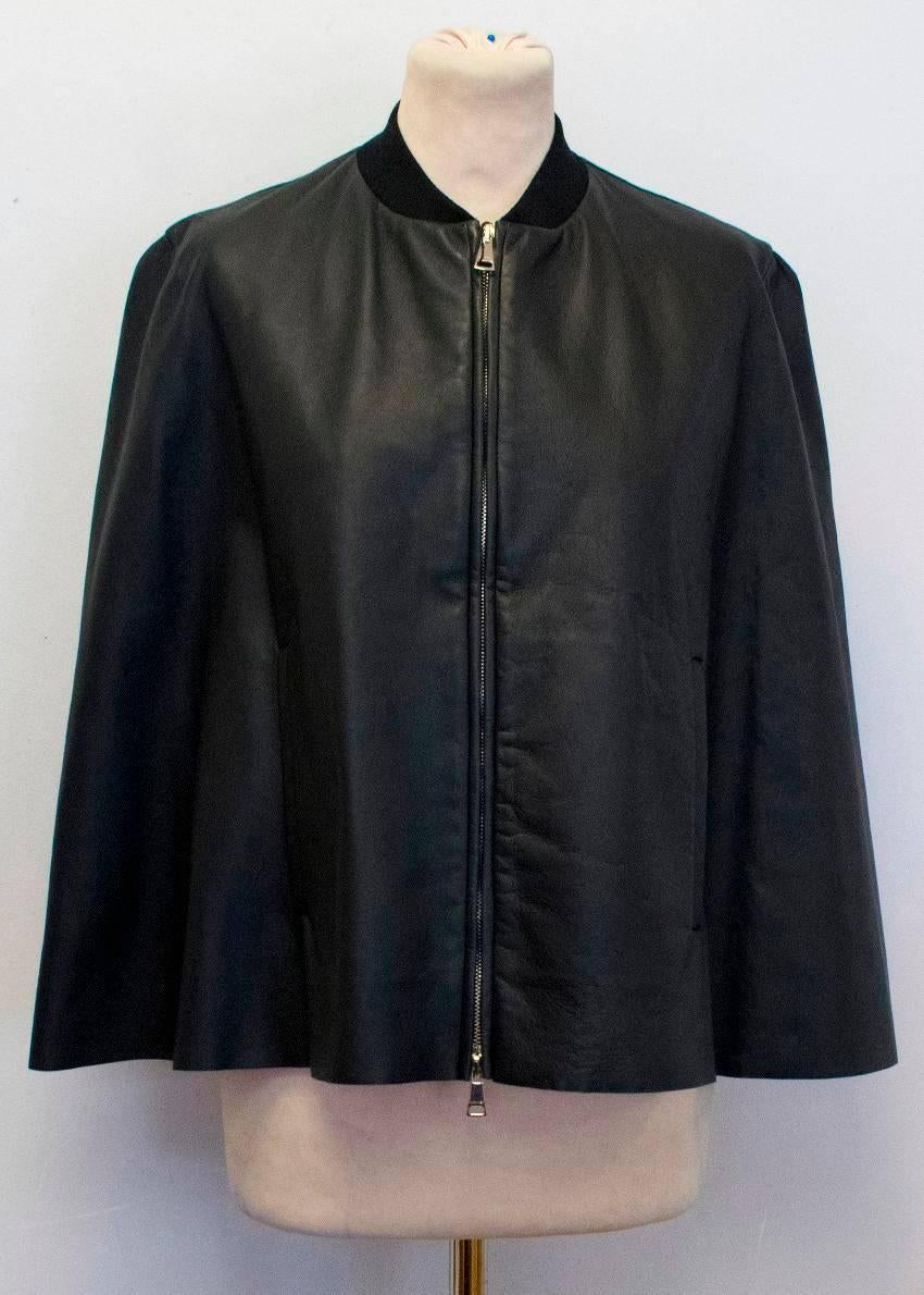 Vionnet black leather cape with a sheer leaf detail on the back. Features a ribbed jersey collar and two slit pockets at the front. Fastens with a gold toned metal zip. 

Condition:10/10 

Size: S
Size EU: 42
Size UK: 10
Size US: 6

Measurements