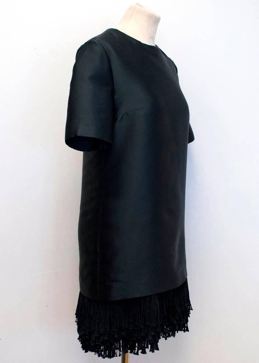 Stella McCartney black Aude, silk blend shift dress with short sleeves and tassel fringe detail along the hem and front side pockets. It features a crew neckline.
Condition: 10/10

Size: XXS
Size IT: 38
Size UK: 6
Size US: 0-2

Measurements