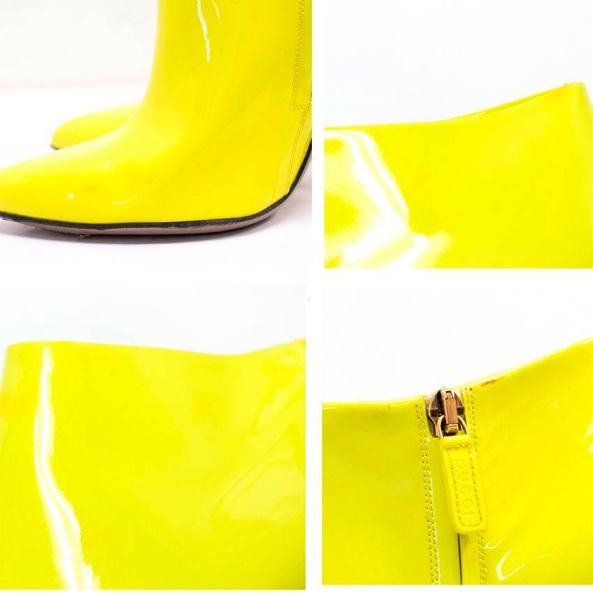 Botines de tacón de charol amarillo Gucci en venta 1