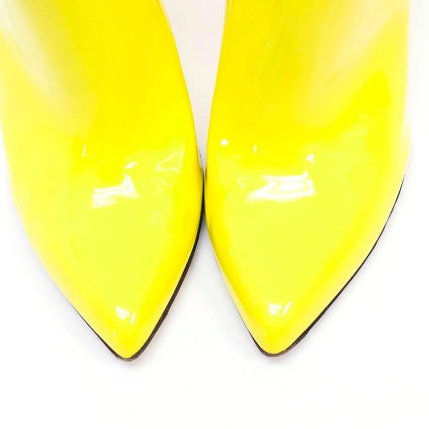 Botines de tacón de charol amarillo Gucci en venta 3