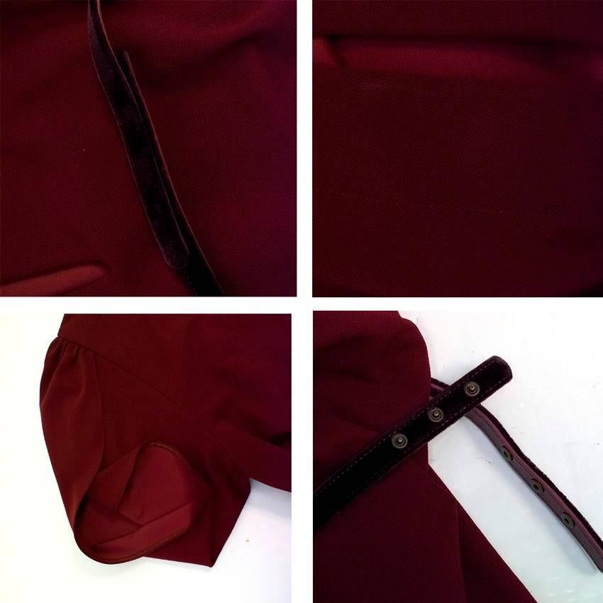 Stella McCartney burgundy dress, featuring a thin suede belt and slits in the sleeves.

Condition: 10/10

Size IT: 40
Size UK: 8
Size US: 4

Measurements Approx:

Length:104cm

Sleeve:43cm

Shoulder:45cm

Chest:34cm

