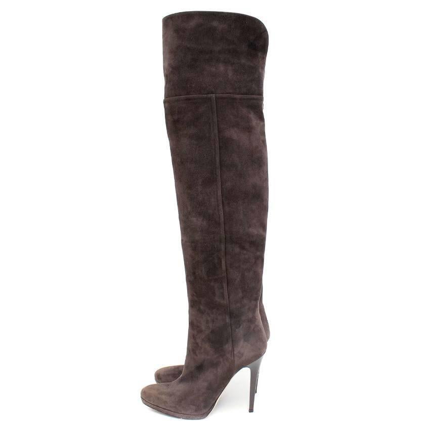Jimmy Choo taupe, suede, almond tone, over the knee boot. This item features a stilleto heel.

Condition: 9.5/10 some signs of wear to the sole.

Size IT: 38.5
Size UK: 5.5
Size US: 8.5

Measurements Approx.

Length:20cm
Width:8cm
Heel:12cm