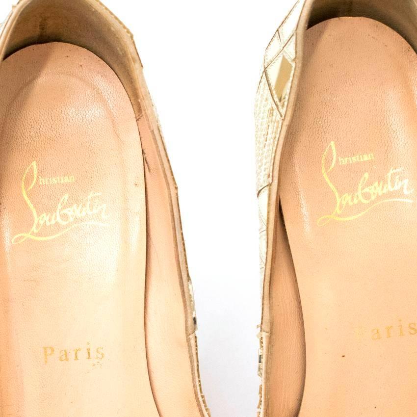 Christian Louboutin Gold Patent Leather Peep Toe Heels In Good Condition For Sale In London, GB