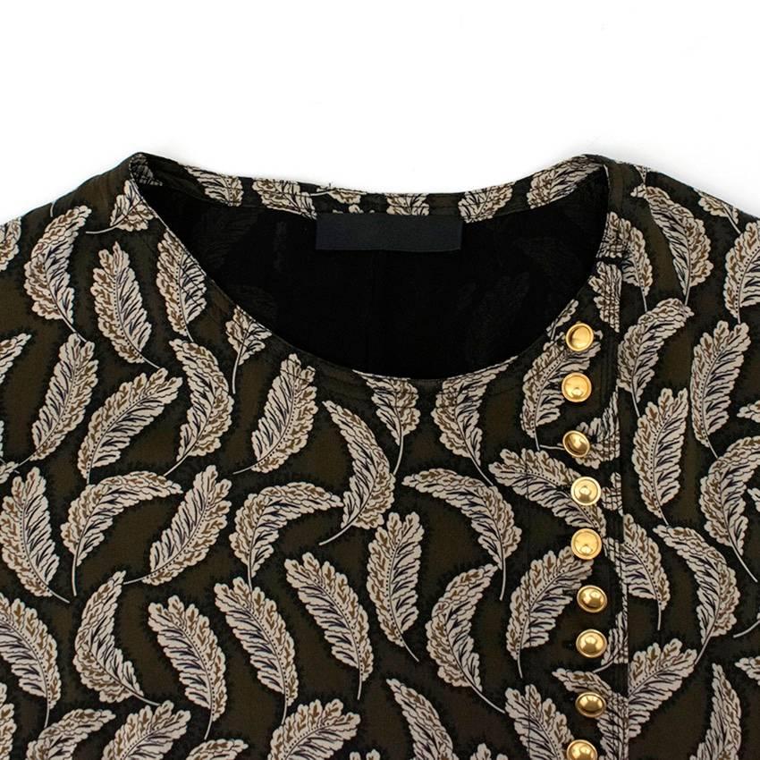 Burberry Prorsum print silk dress in a maxi-length style with all-over leaf print in tones of green. Features decorative gold-tone metal buttons, long sleeves and a wrap split.

Condition: 10/10

* Please note, these items are pre-owned and may show