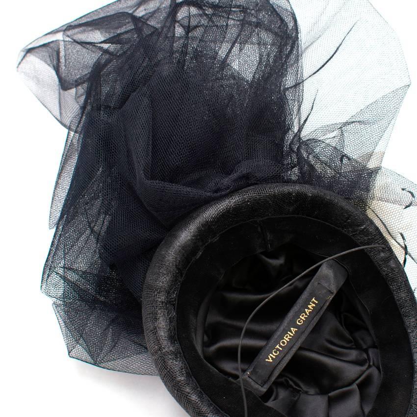 Victoria Grant Bespoke Black Lady Rose Embellished Hat

-White satin rose Embellishment with piped 'Lady' Detail.
-Black mesh detail to the top and side.
-Thin elastic to secure to the head.
-Satin lining.

Please note, these items are pre-owned and