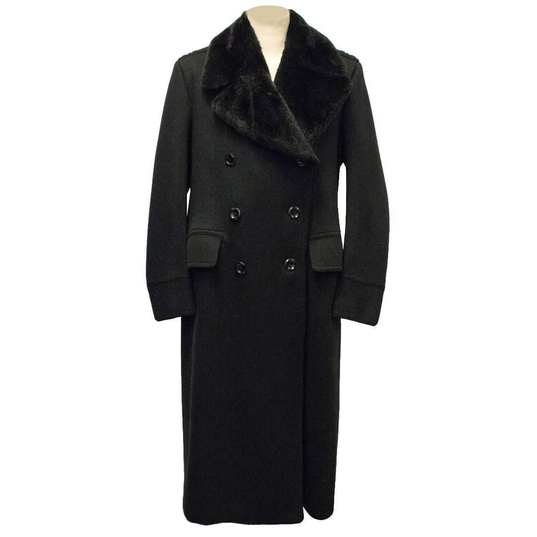Tom Ford black cashmere long-line coat with a detachable beaver fur collar. Double breasted with notch lapels, two front-flap pockets and a belted back. The coat is fully lined, soft to the touch and heavy weight with a single vent at the back. Made