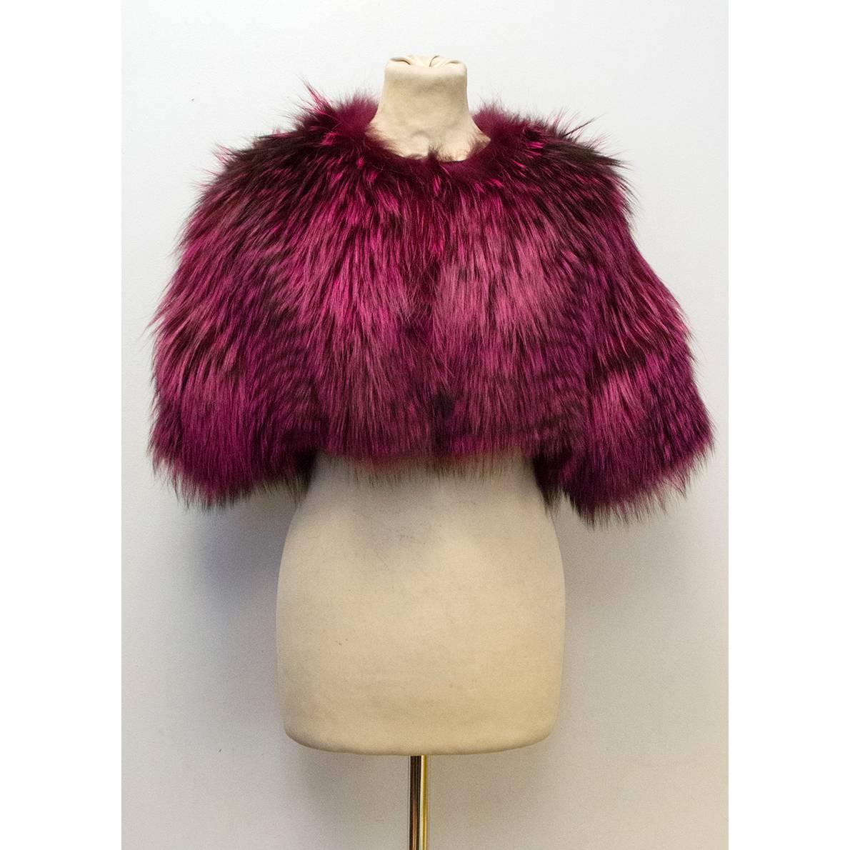 Oscar De La Renta shocking pink dyed silver Fox fur bolero. Short-sleeved with a cropped fit and a hidden clasp fastening. The Fox fur country of origin is Finland. Made in the USA. Size XS

100% silver Fox Fur with a 100% Silk lining. Perfect