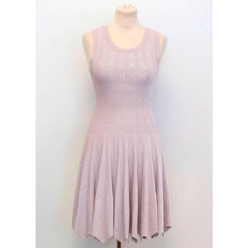Alaia lilac sleeveless knit style dress featuring a pleated skirt with a waved hem. The dress is slim fit with a round neckline and concealed back zipper. Size 38.

Great condition 9.5/10.

Approximate measurements (please kindly note material