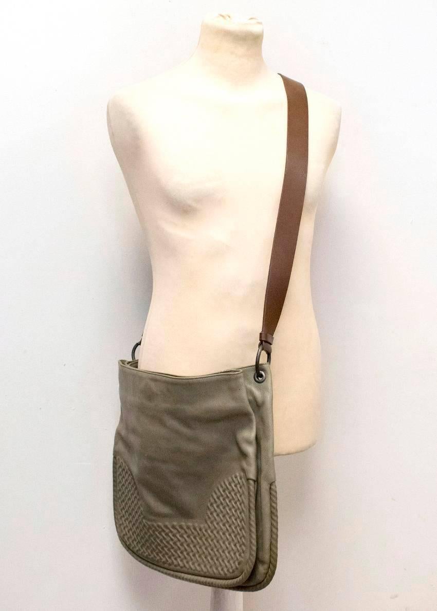 Bottega Veneta green messenger bag.
- Made from leather 
- Woven detailing 
- Thick brown leather adjustable strap 
- Zip and magnet closure 
- Single inside zip pocket

Condition:9/10 

Minor marks on the leather and minor creases to the