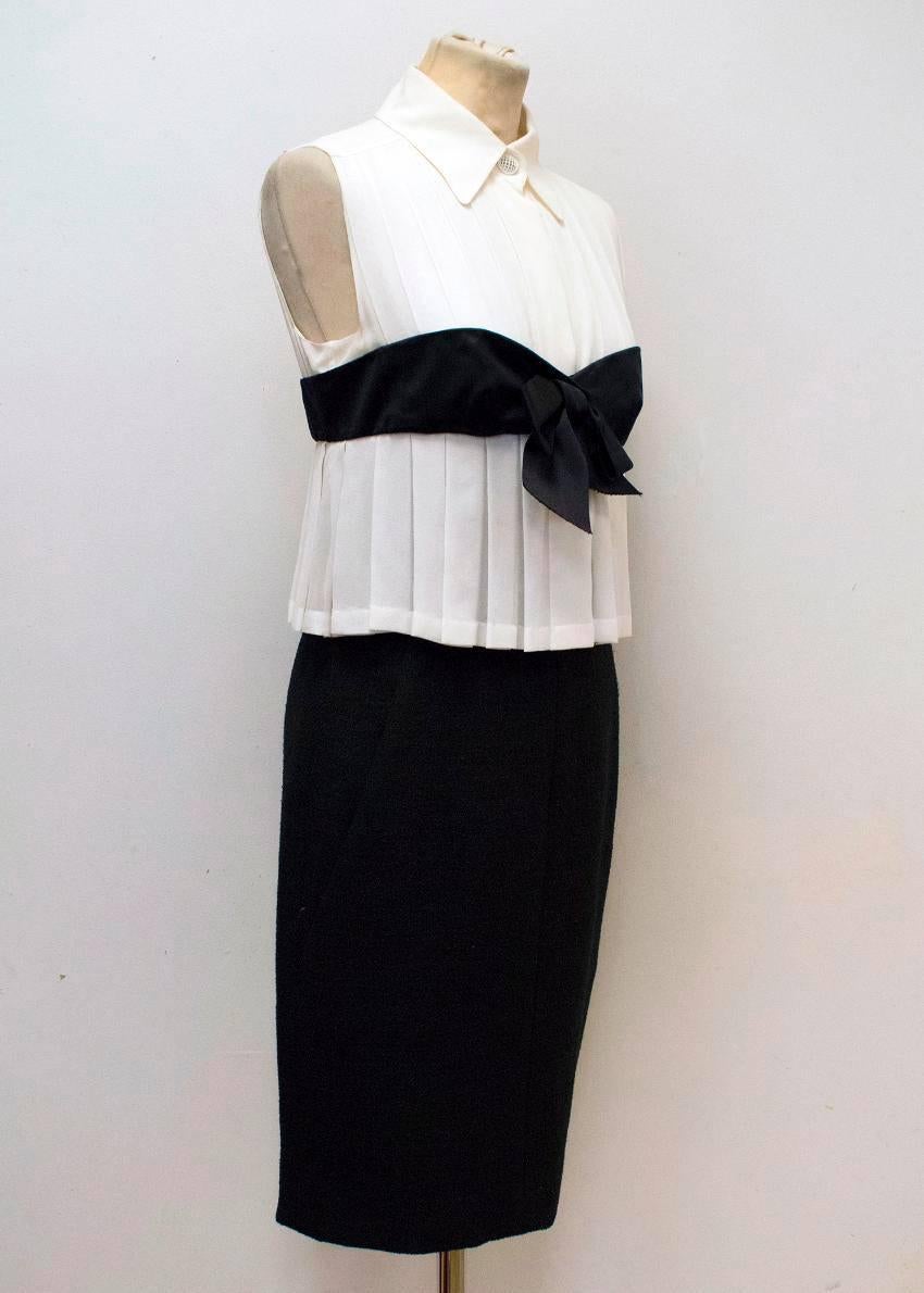 Chanel Black and Cream Dress with Black Bow Detail In Good Condition For Sale In London, GB