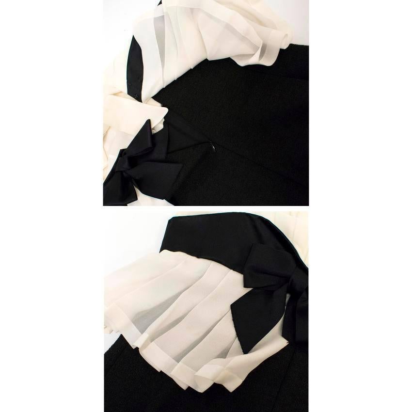 Chanel Black and Cream Dress with Black Bow Detail For Sale 2