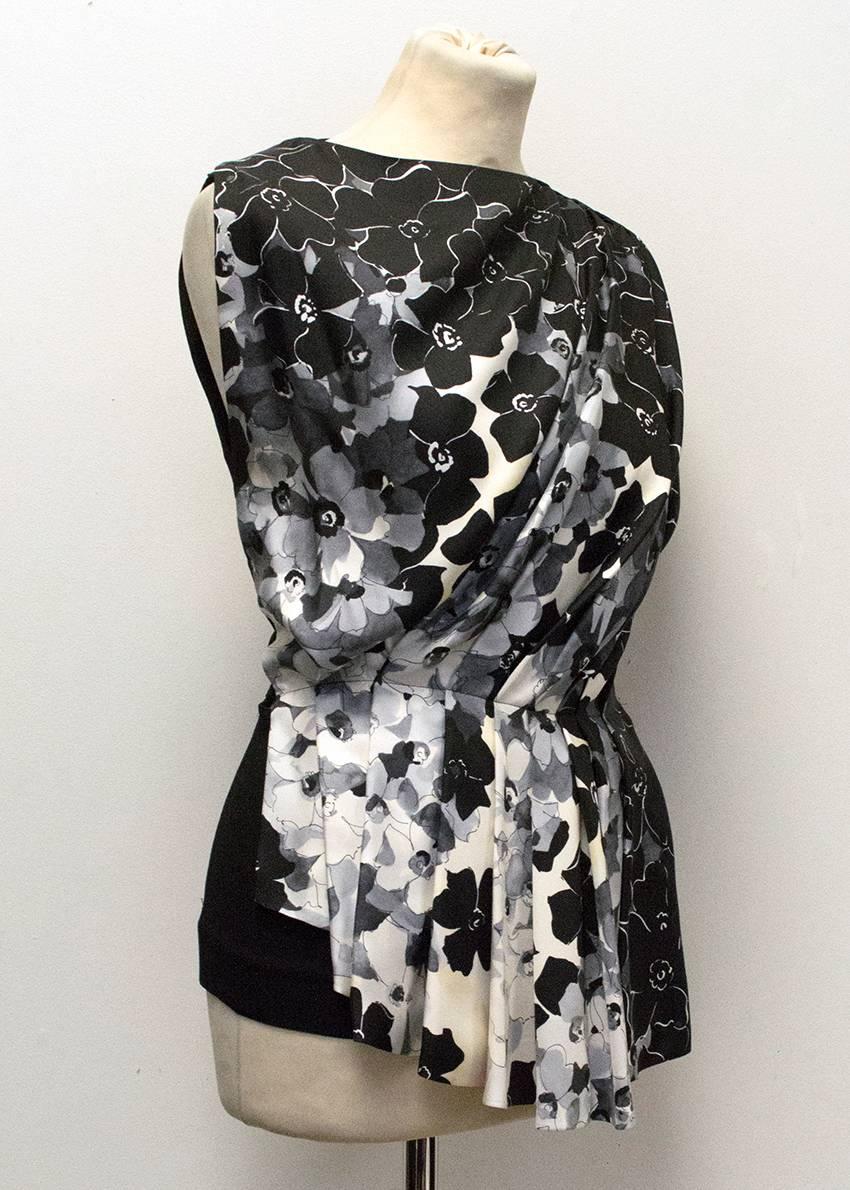Vionnet black, silver, white and orange floral silk-twill sleeveless top with contrast back in black crepe and waist pleating detail. Hooks have been visibly repaired, hardly noticeable when worn (please refer to image 7).

Hardly Worn
Condition: