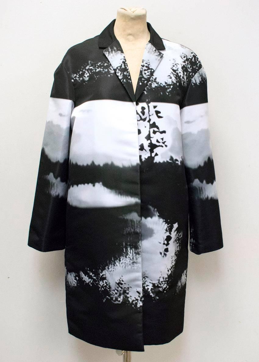 Mary Katrantzou Monochrome Printed Lightweight Coat In New Condition For Sale In London, GB
