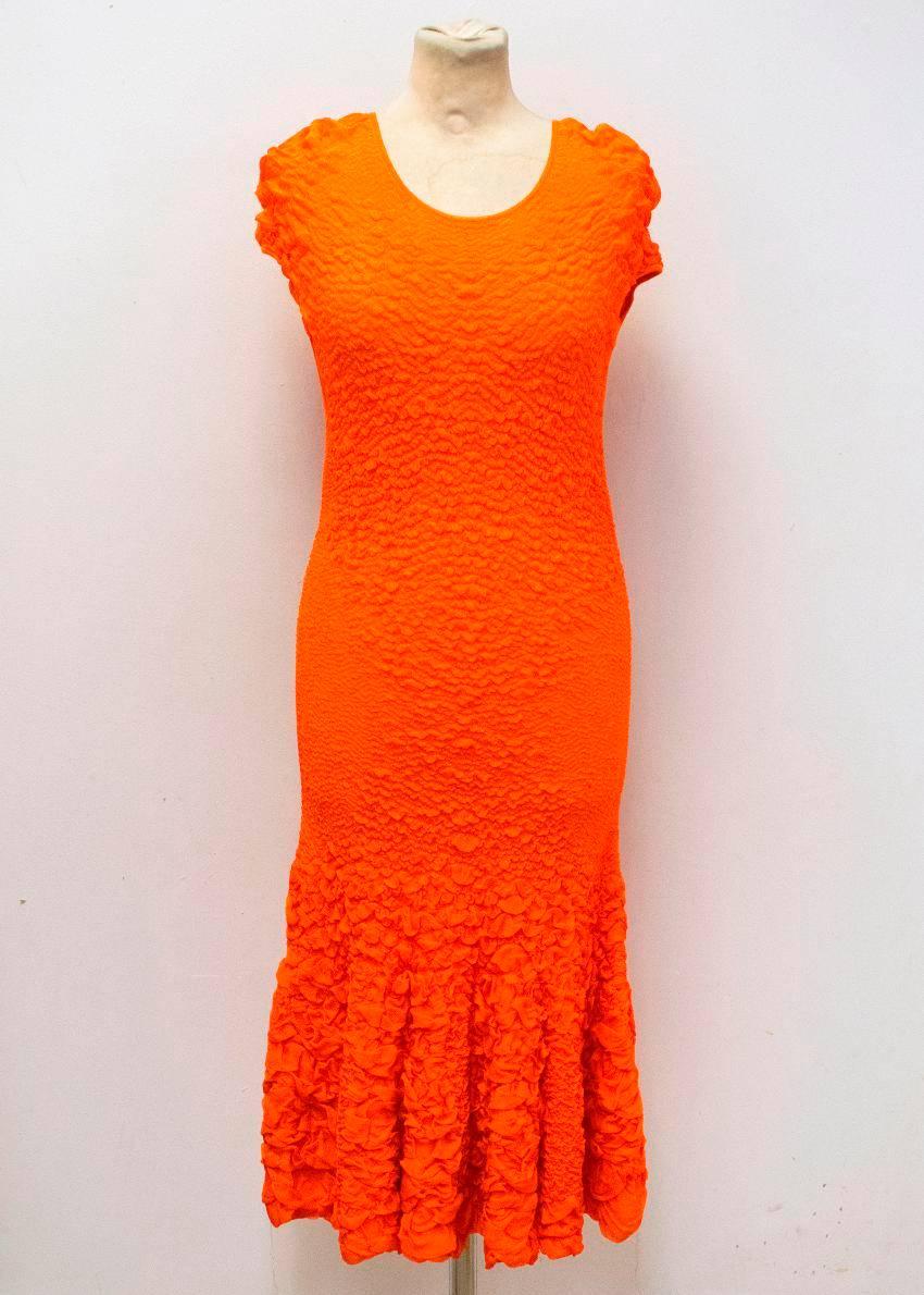 Alexander McQueen bright orange, stretchy, fitted, ankle length dress with a ruffled texture and a fishtail hem. It features a scoop neckline and short sleeves. 

Condition: 10/10
Approx measurements: 
Length: 120cm 
Shoulders: 40cm 
Bust: