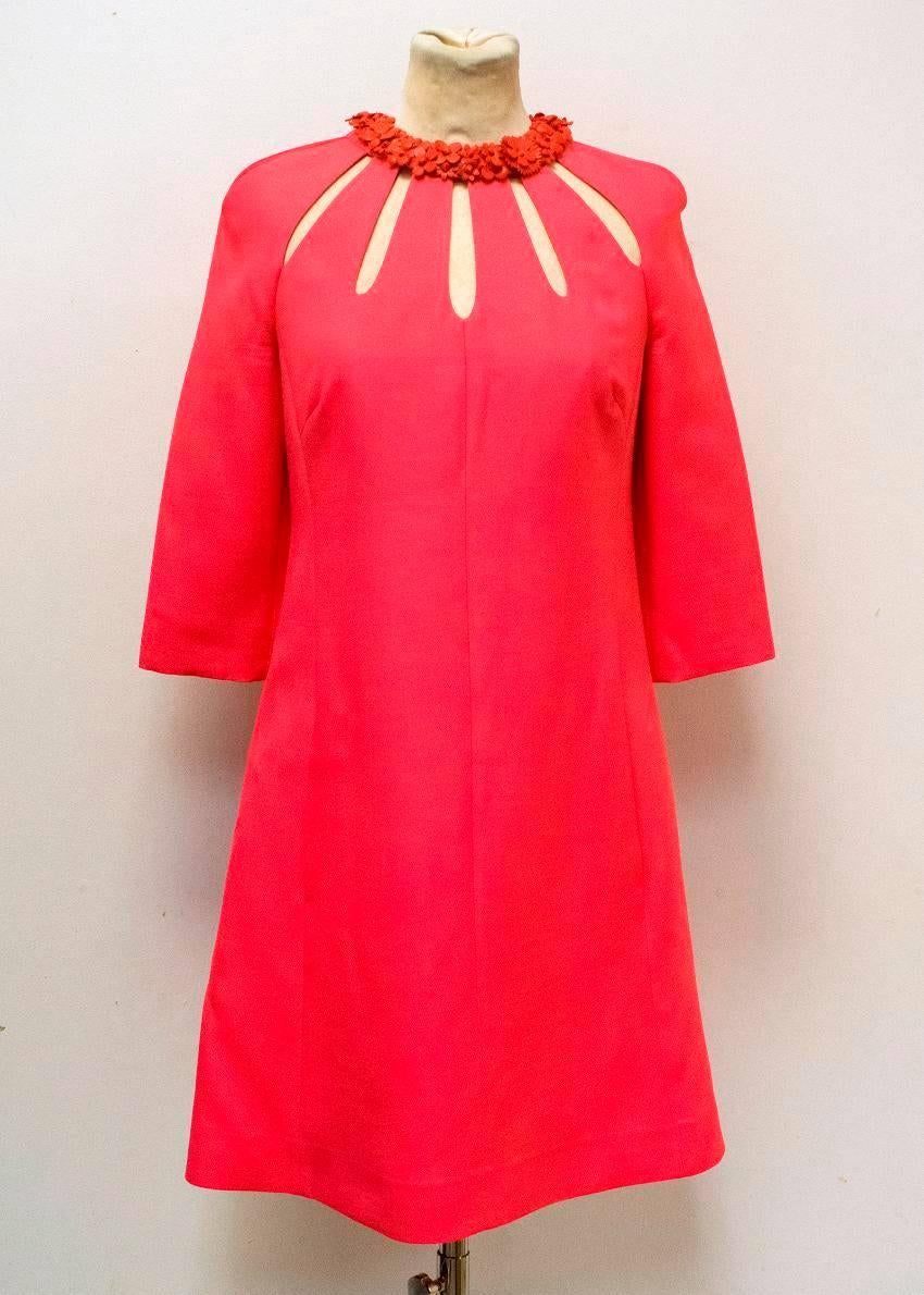 Valentino pink a-line dress with cutout details and a detachable floral red leather collar, also featuring two front pockets.

Condition: 10/10

Approx measurements: 
Length: 87 Cm 
Shoulders: 46 Cm 
Sleeves: 29 Cm 
Bust: 43 Cm

UK size 8 
UK size 4
