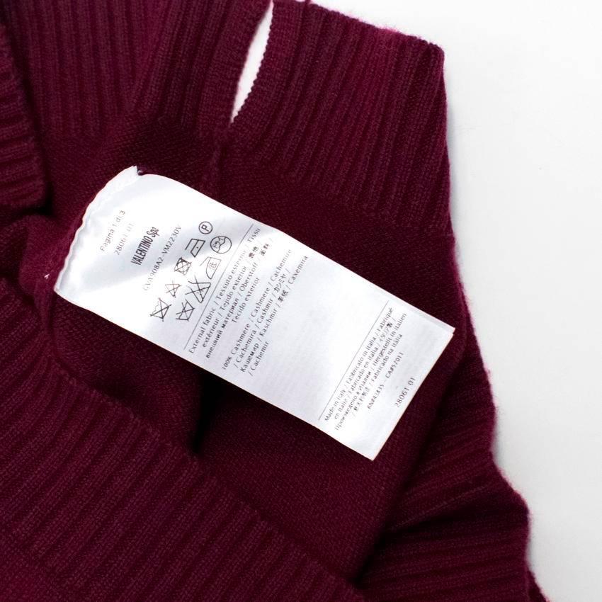 Valentino Men's Burgundy Cashmere Knitted Jumper  In New Condition For Sale In London, GB