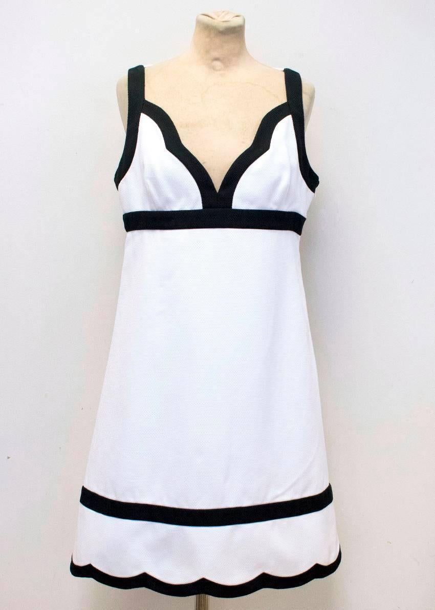 Valentino white A-line, mid length, sleeveless dress with a black trim and black linear detail. It features a deep scalloped v-neckline, a scalloped hem and a textured effect to the fabric. 

Condition: 10/10 

Fabric: 75% Cotton 25% Viscose

Approx
