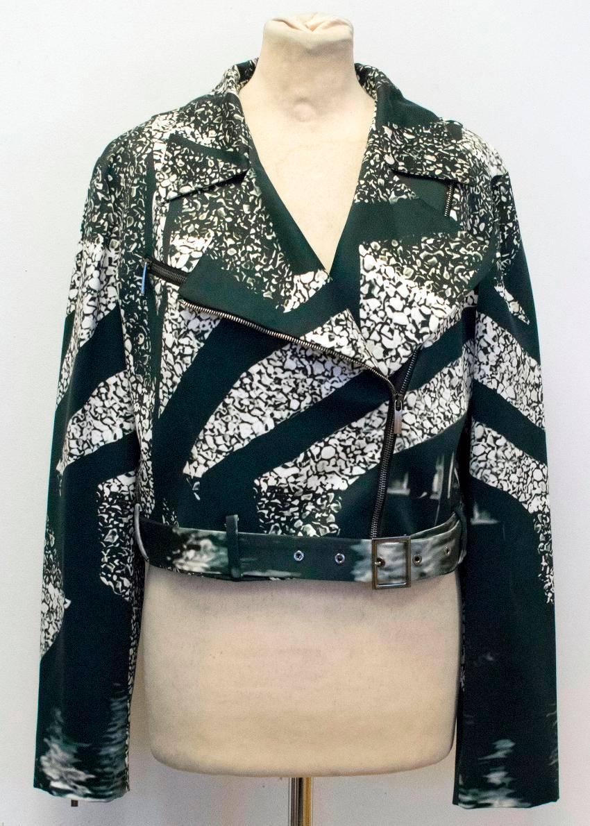 Mary Katrantzou cropped, silky, jacket in a black and cream print. It features a wide notch lapel, a gunmetal zip and a belt with a gunmetal buckle.

Condition: 10/10

Fabric: 72% Cotton,  28% Silk
Measurements are taken with the item lying flat,