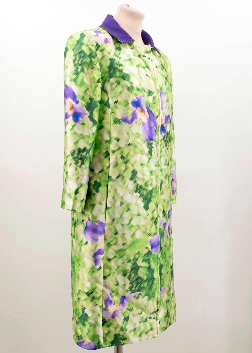 Oscar de la Renta silk blend green and purple abstract flower printed lightweight coat. Front stud buttons. Lightly padded shoulders. 2 side pockets. 

Fabric: 69% silk 31% polyester. 

UK Size: Size 10/Small 
US Size: Size 6/Small 

Approx:
Length