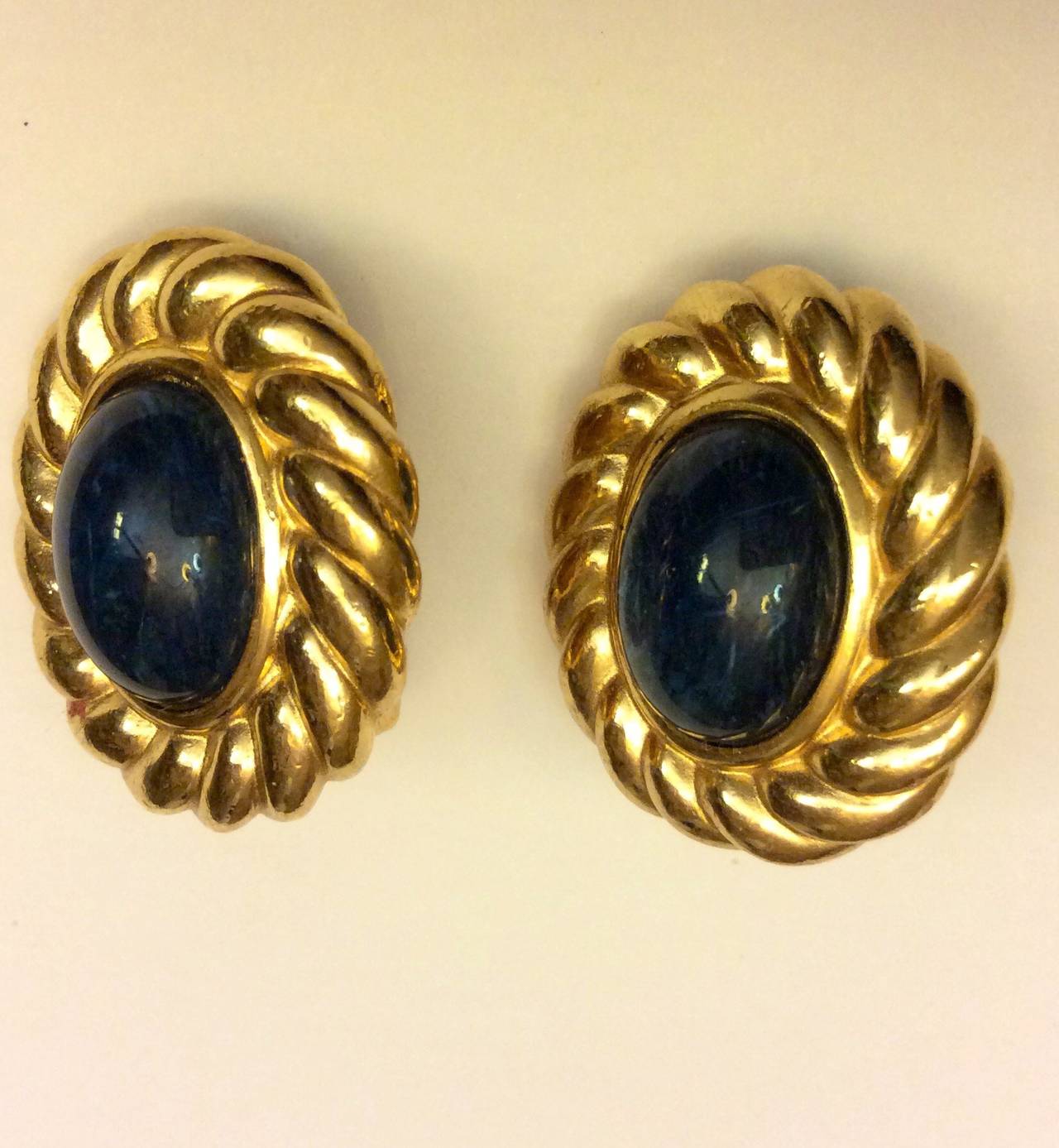 Vintage Midnight Sapphire Cabochon Gold Bezel Clip On Earrings For Sale 2