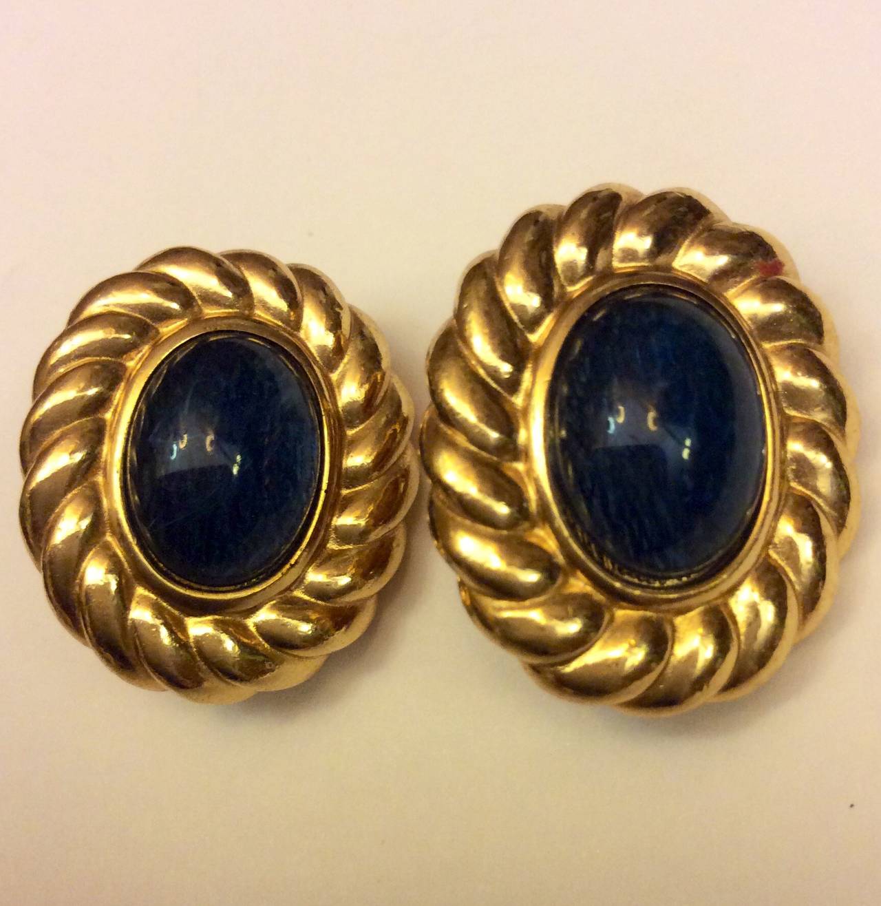 Vintage Midnight Sapphire Cabochon Gold Bezel Clip On Earrings For Sale 3