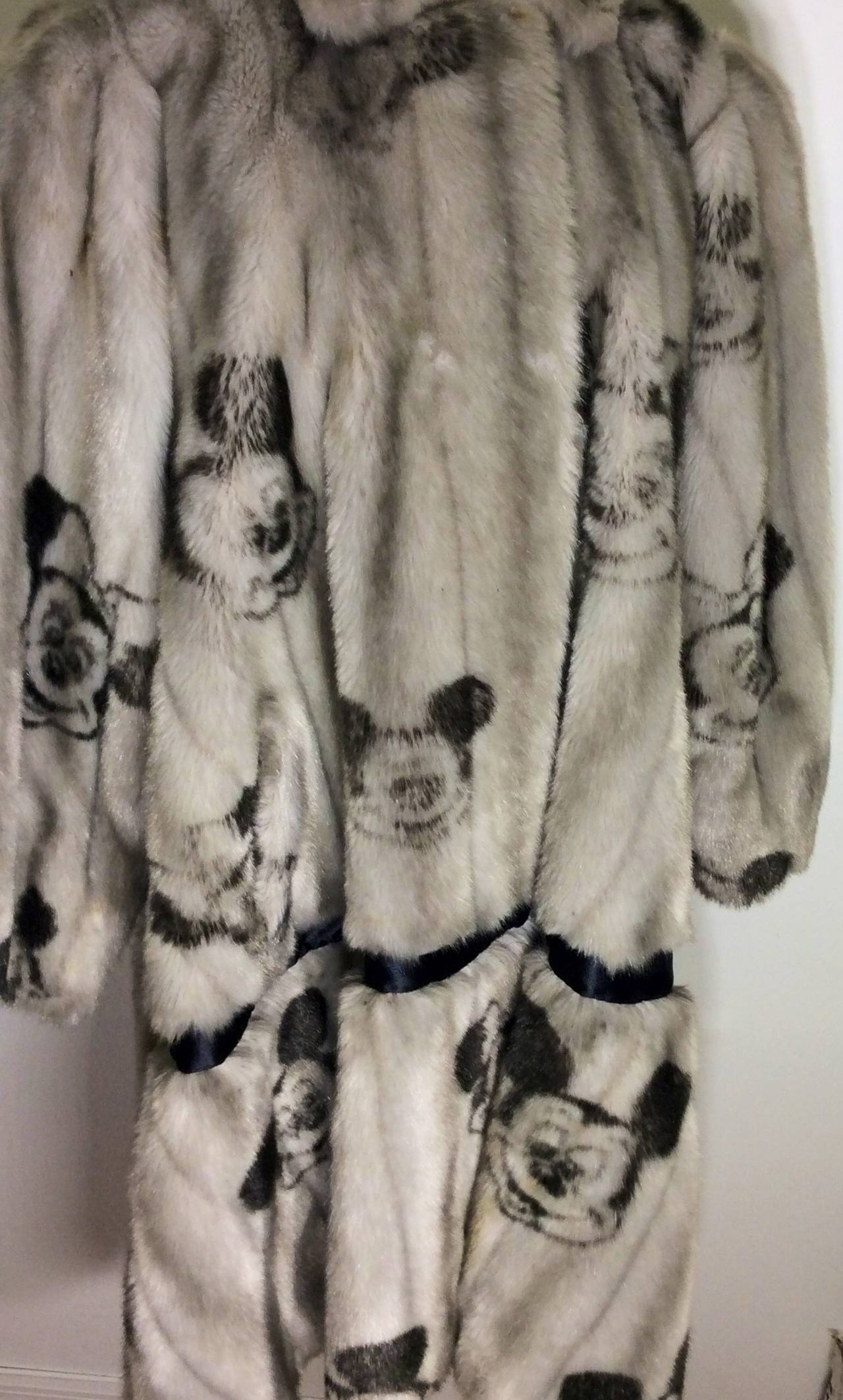 Women's Vintage Apparence Paris Mickey & Minnie Disney Faux Fur Coat For Sale