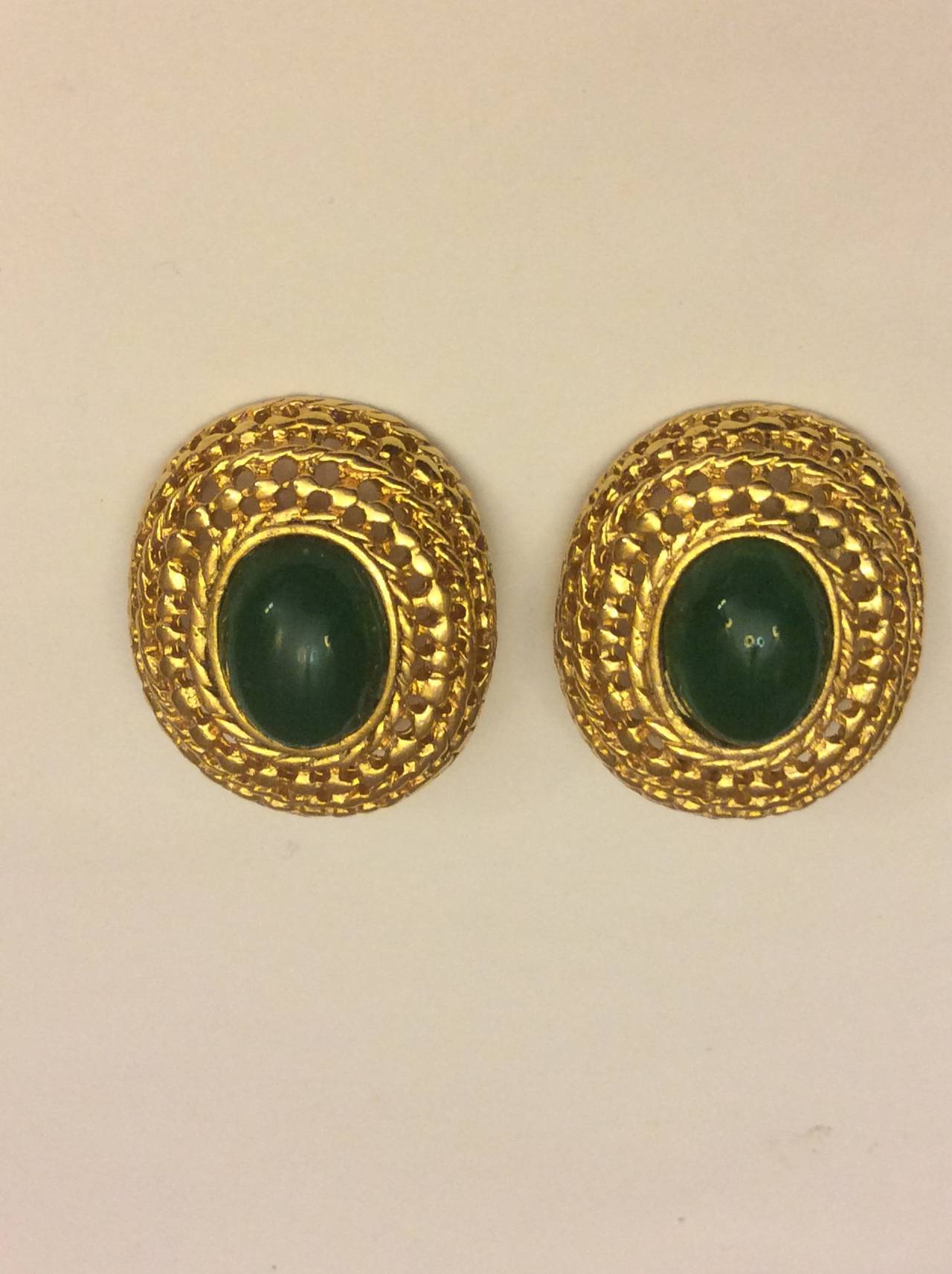 Vintage Les Bernard Emerald Green Cabochon Gold Clip On Earrings In Excellent Condition For Sale In Lake Park, FL