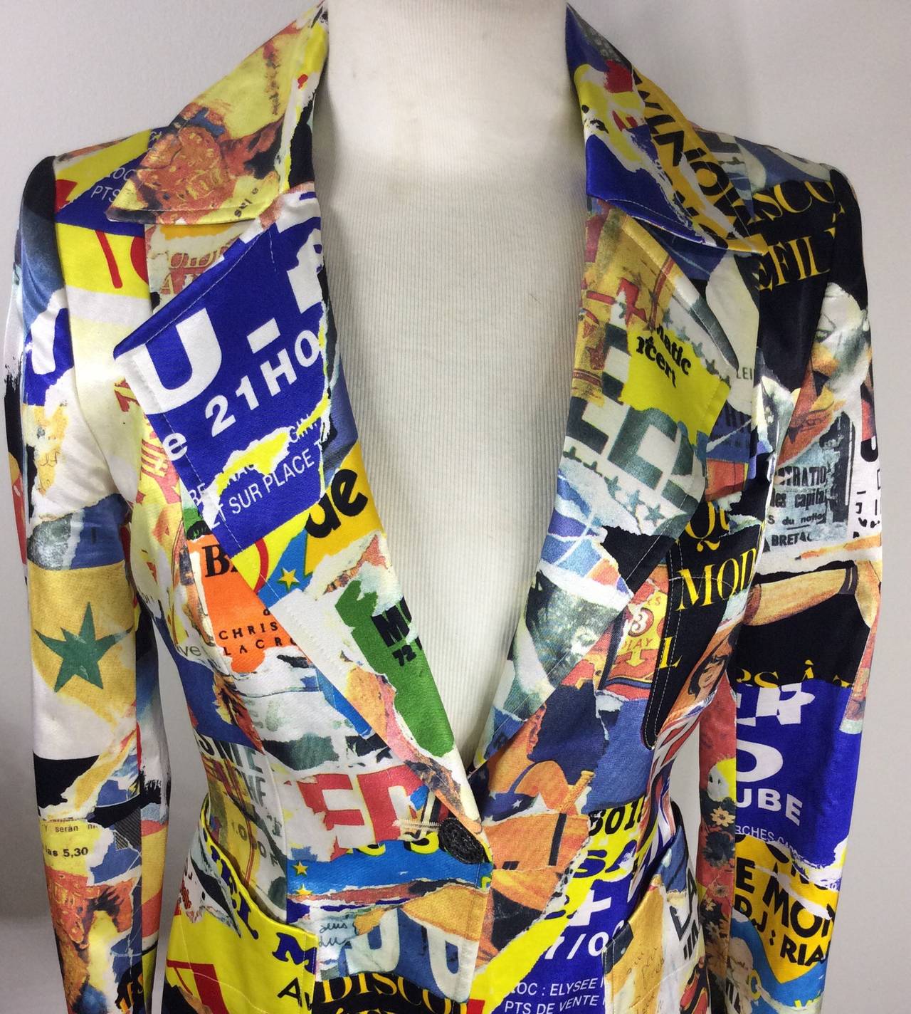 This is a stunning Bazar de Christian Lacroix vibrant color print blazer jacket
Size 36
Made in France