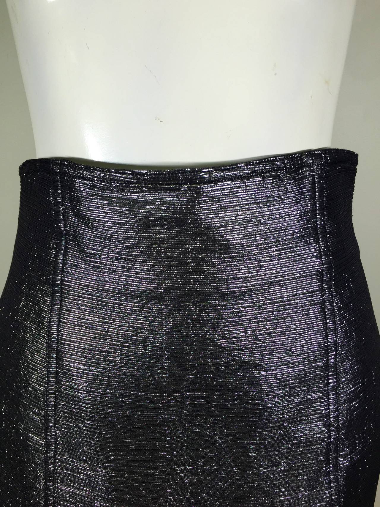 Charles Jourdan Silver Pencil Skirt & Sweater Top 38 In Excellent Condition For Sale In Lake Park, FL