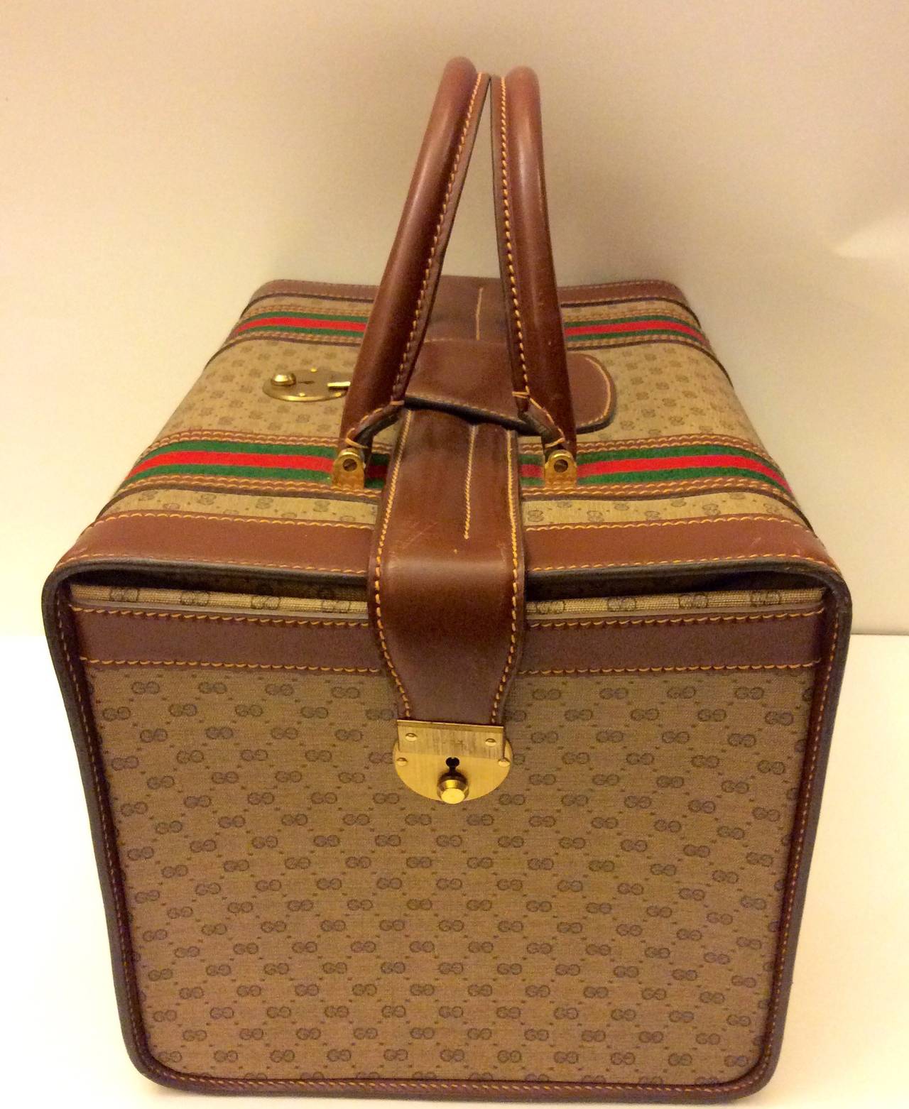 Vintage Rare Gucci Logo Classic Train Luggage Case In Good Condition For Sale In Lake Park, FL